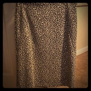 Barley used size 6 leopard skirt